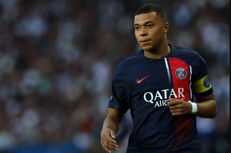 เอ็มบัปเป้เล่น